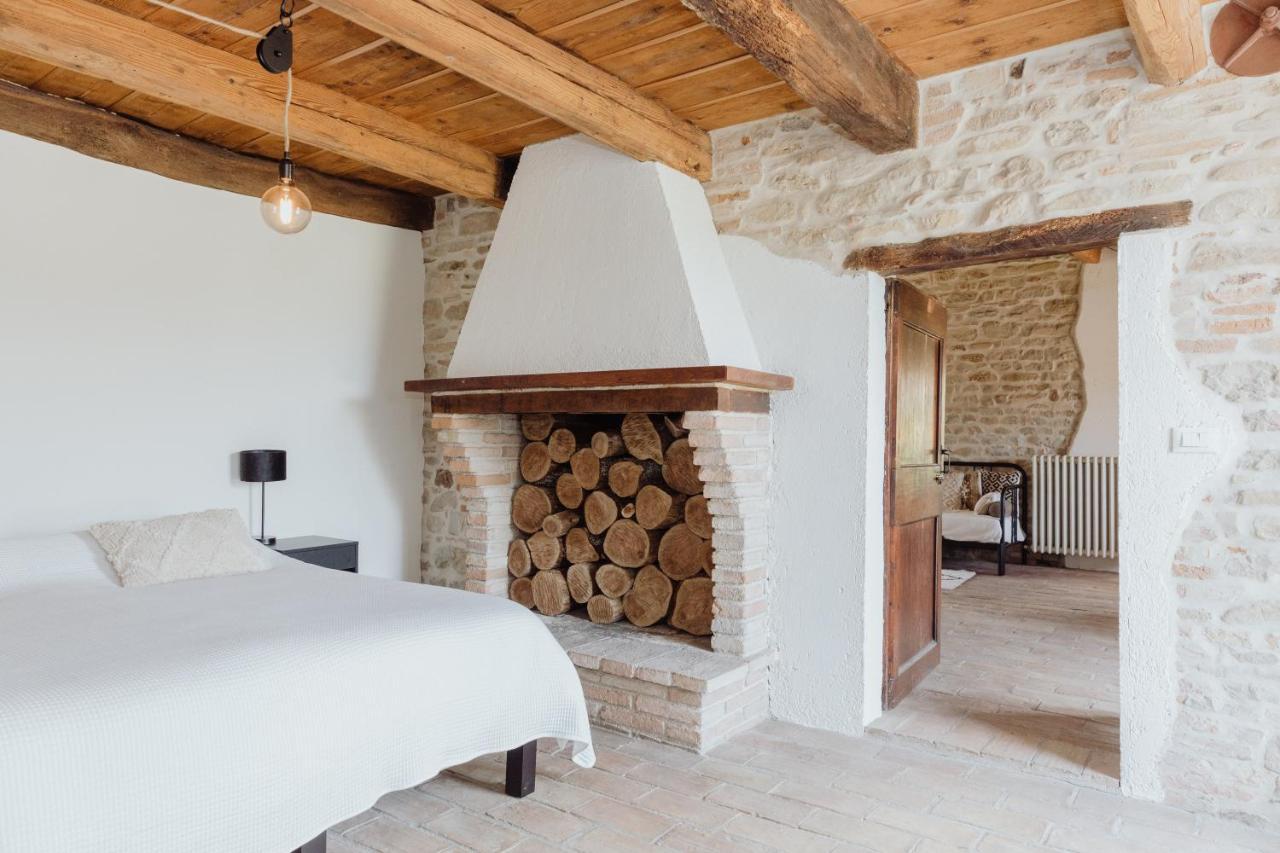 Agriturismo Qui Voglio Monte Roberto Exterior foto